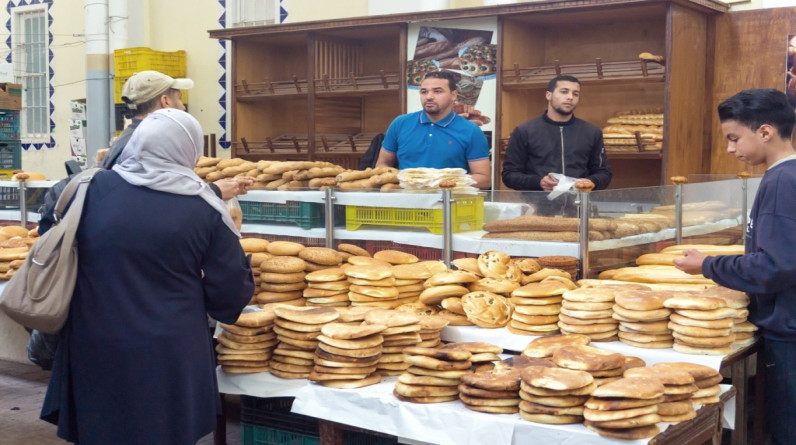 حبس رئيس غرفة المخابز بتونس.. أزمة الخبز تتفاقم وقيس سعيد يتوعد بمحاسبة المتورطين